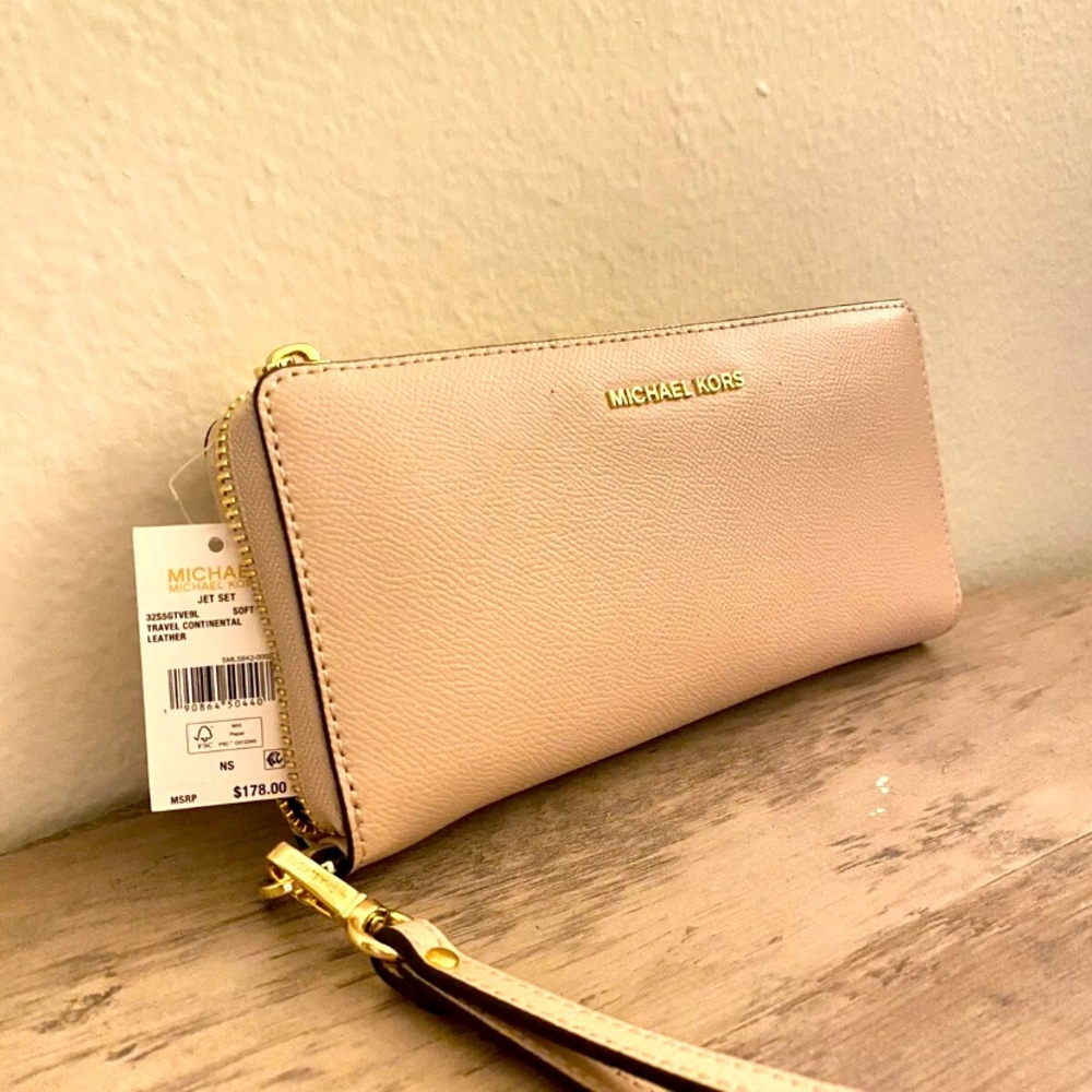 Michael Kors wallet - Women’s